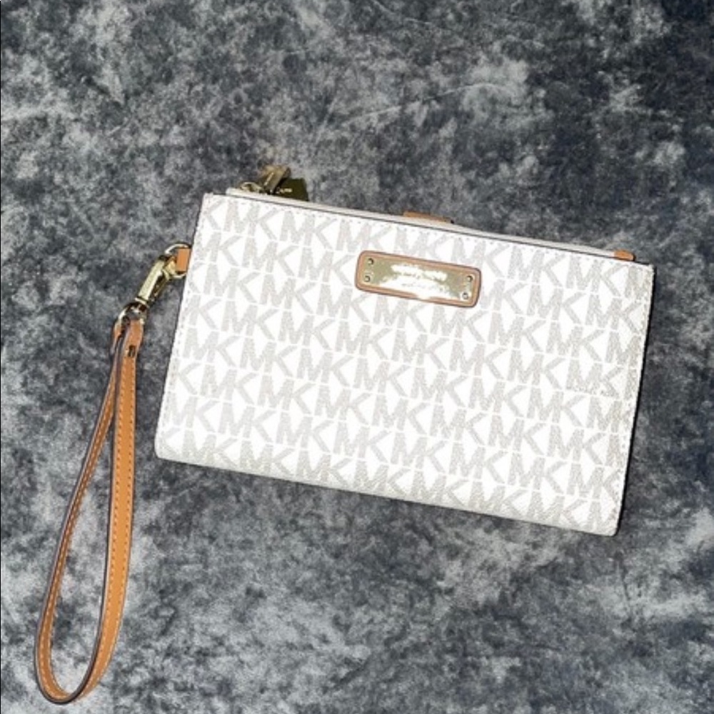 Michael kors wristlet